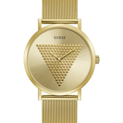 Relógio de pulso dourado GUESS com bracelete de malha e padrão triangular no mostrador.