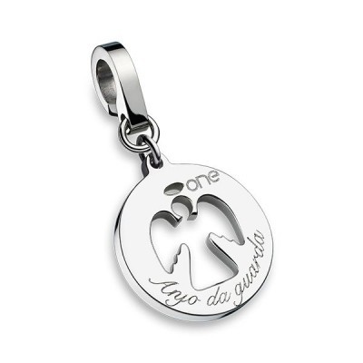 Pingente redondo prateado com recorte de anjo e texto 'one' e 'Anjo da guarda'