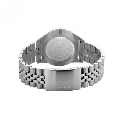 Relógio Police de metal visto de trás com bracelete prateada e fecho com inscrição