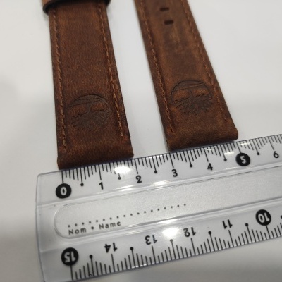 Pulseiras de relógio de couro castanho com régua transparente
