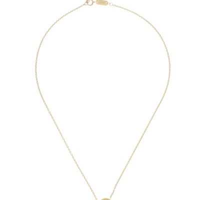 Colar dourado com dois pendentes circulares interligados em fundo branco