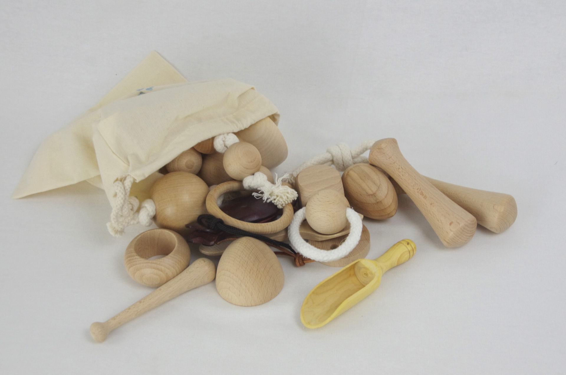 SweetBag NaturArt - 20 peças Utensílios de cozinha de madeira clara e saco de pano bege