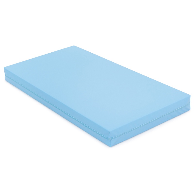 Colchão de repouso para berço / cama Colchão azul claro rectangular sobre fundo branco