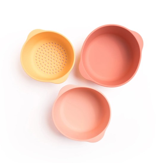 Conjunto de Taças Empilháveis - várias cores Conjunto de três recipientes de silicone coloridos com pegas laterais