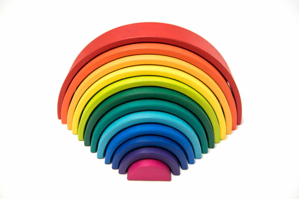 Arco iris Brinquedo de arco-íris de madeira colorido empilhado em semi-círculo