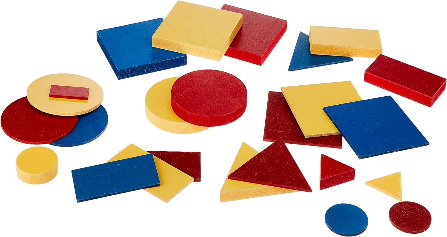 Formas geométricas coloridas de plástico em várias cores