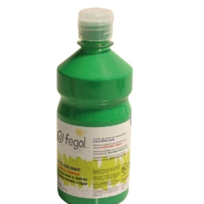 Frasco plástico verde com rótulo branco e amarelo e tampa transparente