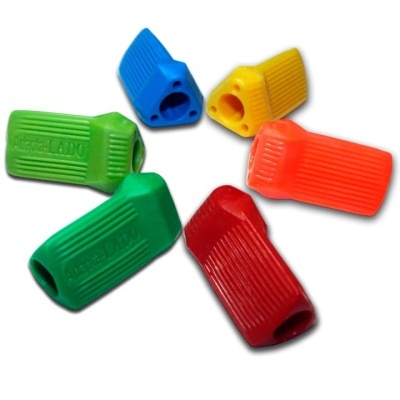 Apontadores de lápis coloridos em plástico com textura estriada e APONTALADO gravado