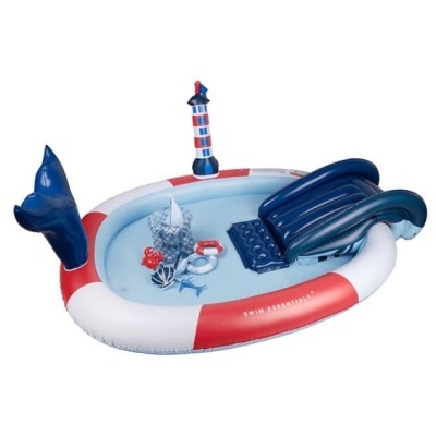 Piscina insuflável oval azul, branca e vermelha com acessórios insufláveis e decorativos náuticos