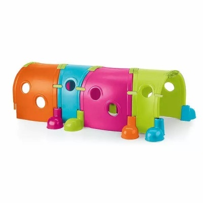 Túnel de brincar colorido para crianças em plástico com orifícios e pés de suporte