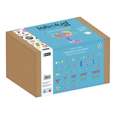 Caixa de papelão com rótulo azul e branco com texto e ilustrações de modelos de animais.