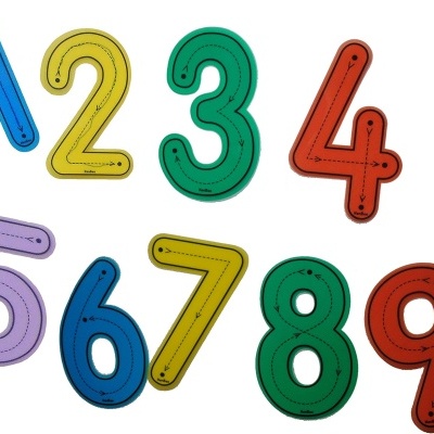 Números coloridos de 1 a 9 com riscos de recorte