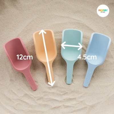 Quatro colheres de medição coloridas em areia com medidas indicadas e logo INSPIRE MY BABY