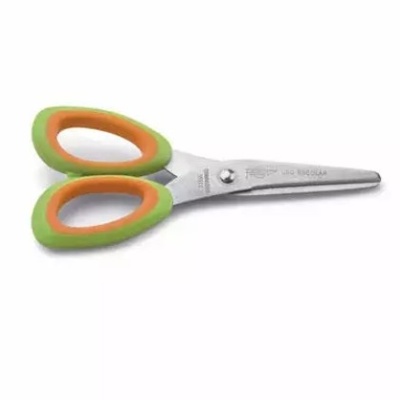 Tesoura com cabos verde e laranja e lâmina metálica