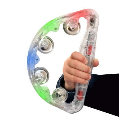 Pandeireta transparente com luzes LED vermelha, verde e azul, segurada por mão de criança