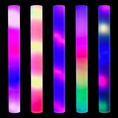 Cinco barras verticais coloridas com gradientes abstratos sobre fundo preto