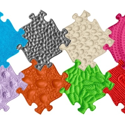 Peças de encaixe para chão coloridas com diversas texturas