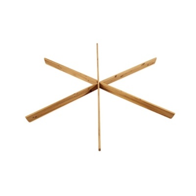Base de móvel em madeira clara em formato de estrela com cinco braços