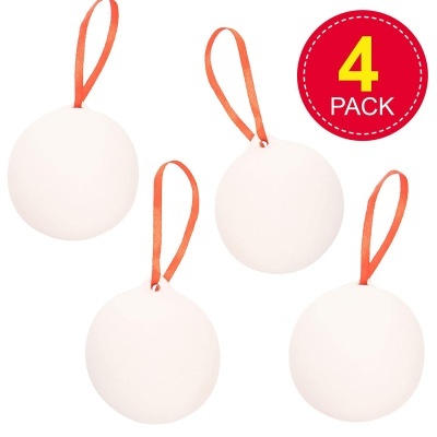 Quatro bolas brancas com alças laranjas e selo vermelho '4 PACK'