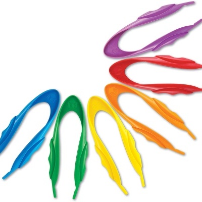 Conjunto de pinças coloridas de plástico em várias cores