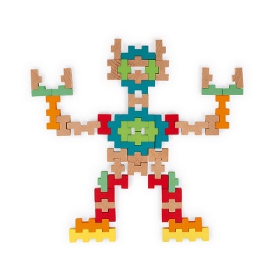 Quebra-cabeças de madeira colorido montado em figura humana com braços levantados.