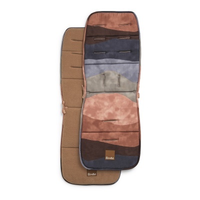 Protetores acolchoados para carrinho de bebé com padrões em tons terra, castanho, azul e cinza