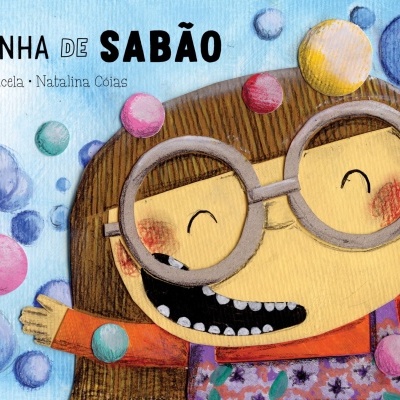 Ilustração de personagem com óculos rodeada por bolhas de sabão coloridas e texto 'BOLINHA DE SABÃO'.