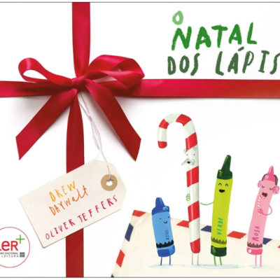 Capa do livro O Natal dos Lápis com fita vermelha e personagens lápis coloridos