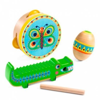 Conjunto de brinquedos musicais em madeira colorida com tambor, chocalho e crocodilo