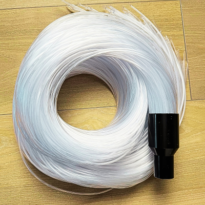 Rolo de fibras ópticas transparentes com conector preto