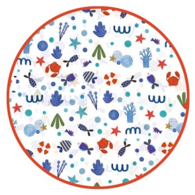 Padrão marinho colorido em fundo branco com peixes, caranguejos e corais