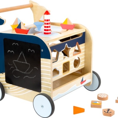 Andador de madeira com formas e peças coloridas