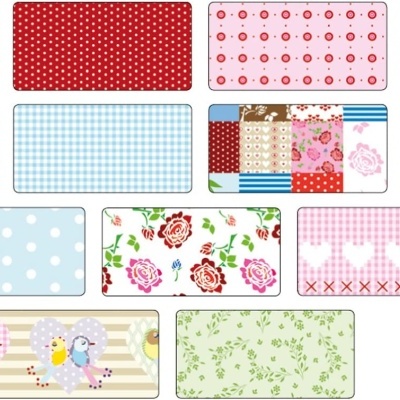 Papéis decorativos com vários padrões coloridos e desenhos diversos em retângulos organizados.