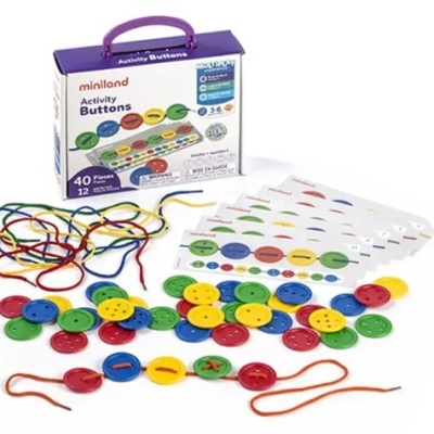 Jogo educativo Miniland Activity Buttons com botões coloridos, cordões e cartões de atividades