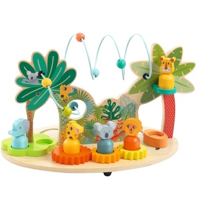 Brinquedo infantil de madeira com personagens de animais coloridos e arcos metálicos azuis.