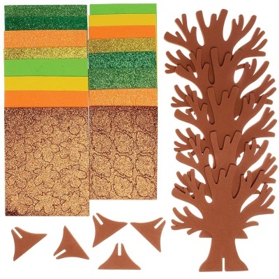 Peças decorativas em espuma de várias cores e texturas, incluindo árvore e folhas