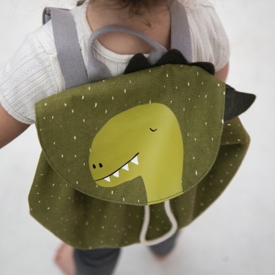 mochila infantil verde com estampa de dinossauro