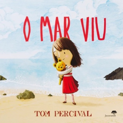 Capa de livro infantil com menina, urso de peluche e texto O MAR VIU