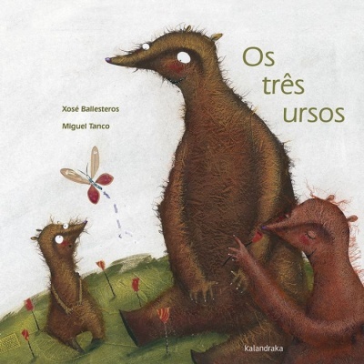 Capa do livro Os três ursos com três ursos castanhos ilustrados em fundo verde