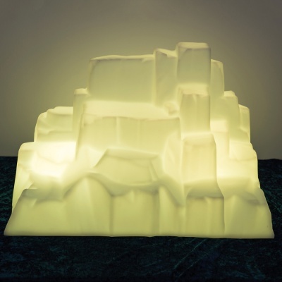 Lâmpada decorativa forma relevo de montanha branca iluminada