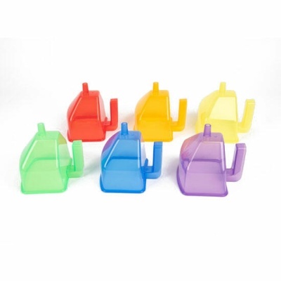 Caixas plásticas coloridas translúcidas com alça