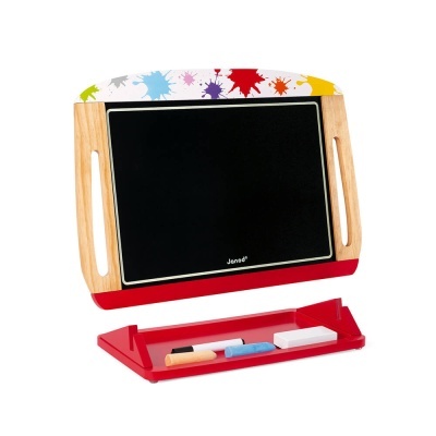 Quadro negro de madeira com pegas e base vermelha com giz e esponja