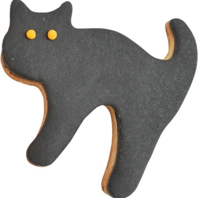 Biscoito em forma de gato preto com olhos amarelos