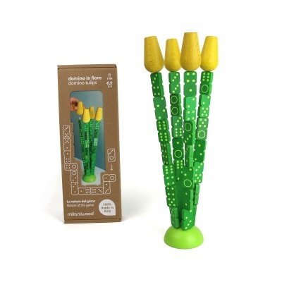 Brinquedo em madeira flores amarelas com base verde e embalagem de cartão castanho