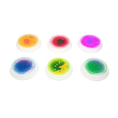 Seis discos coloridos em bases brancas com líquidos coloridos abstratos