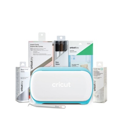 Máquina Cricut branca com acessórios de artesanato em embalagens ao redor