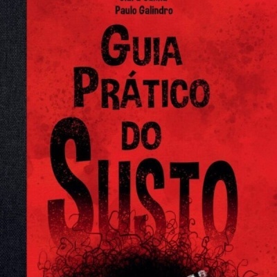 Capa de livro vermelha com texto e ilustração de monstro preto com olhos grandes