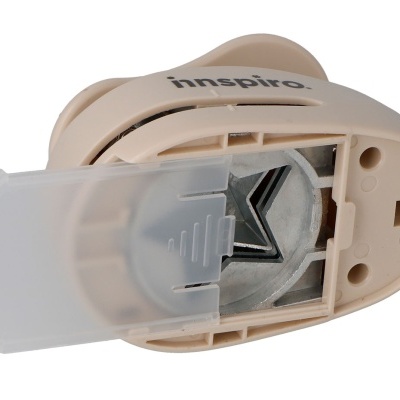 Furador redondo de papel bege com tampa transparente e texto inspiro.