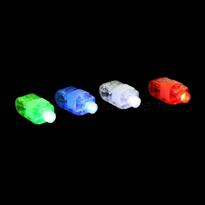 LEDs pequenos coloridos acesos em fundo preto