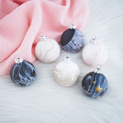 Bolas decorativas marmoreadas para árvore de Natal